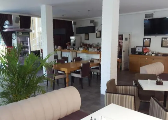 Ξενοδοχείο με διαμερίσματα Complex Oazis 4*