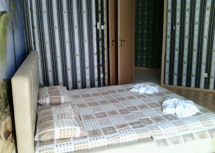 Ξενοδοχείο με διαμερίσματα Complex Oazis Ράβντα